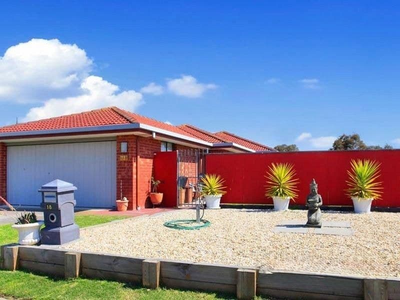18 Pine Hill Court, CRANBOURNE NORTH, Cranbourne North - Thumbnail 2