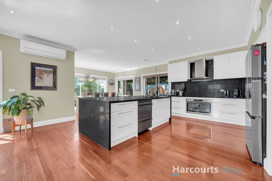13 Parramatta Place, Berwick, VIC 3806, Berwick - Thumbnail 2