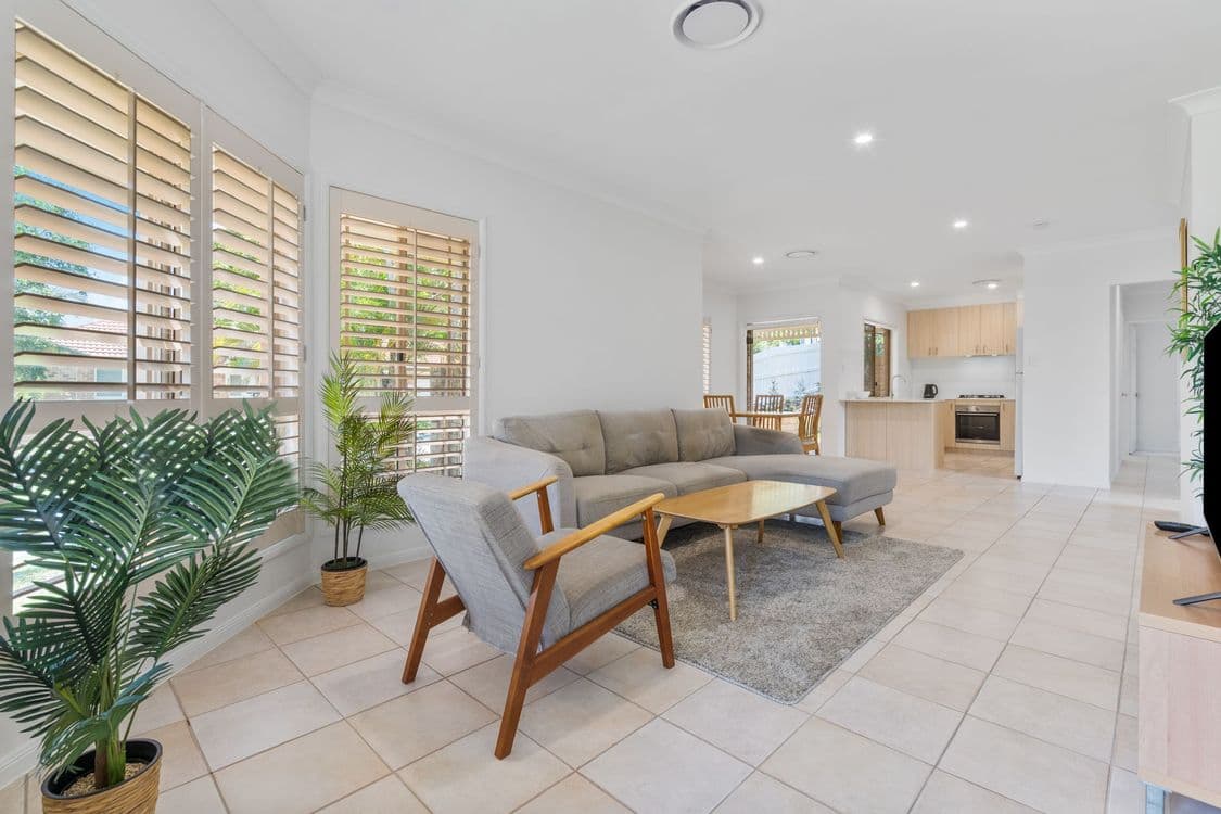 1 Acacia Close, HOLLAND PARK WEST, QLD 4121, Holland Park West - Image 1