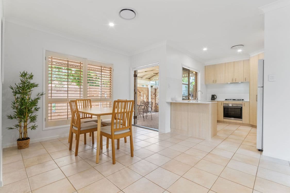 1 Acacia Close, HOLLAND PARK WEST, QLD 4121, Holland Park West - Thumbnail 3