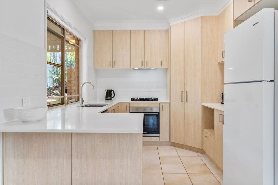 1 Acacia Close, HOLLAND PARK WEST, QLD 4121, Holland Park West - Thumbnail 4