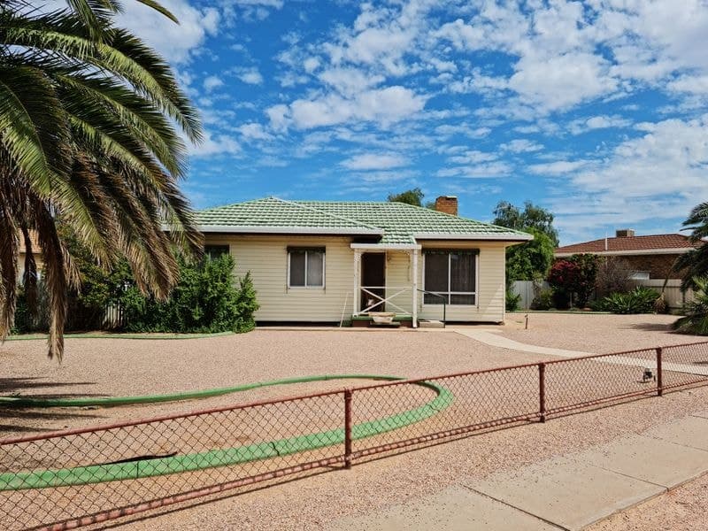 11 Edinburgh Tce, PORT AUGUSTA, Port Augusta - Thumbnail 2