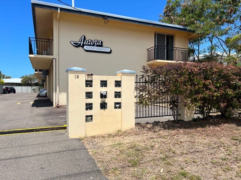 1/19 Ryan Street, NORTH WARD, North Ward - Thumbnail 3