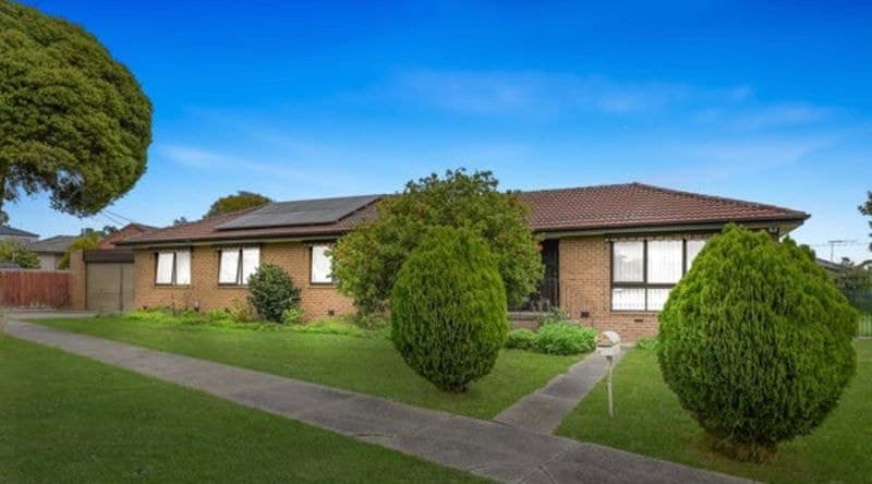 9 Lamont Cres, CRANBOURNE, Cranbourne - Thumbnail 3