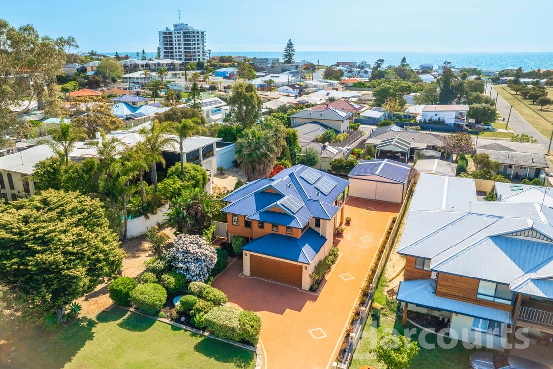 24 Janis Street, HALLS HEAD, WA 6210, Halls Head - Thumbnail 2