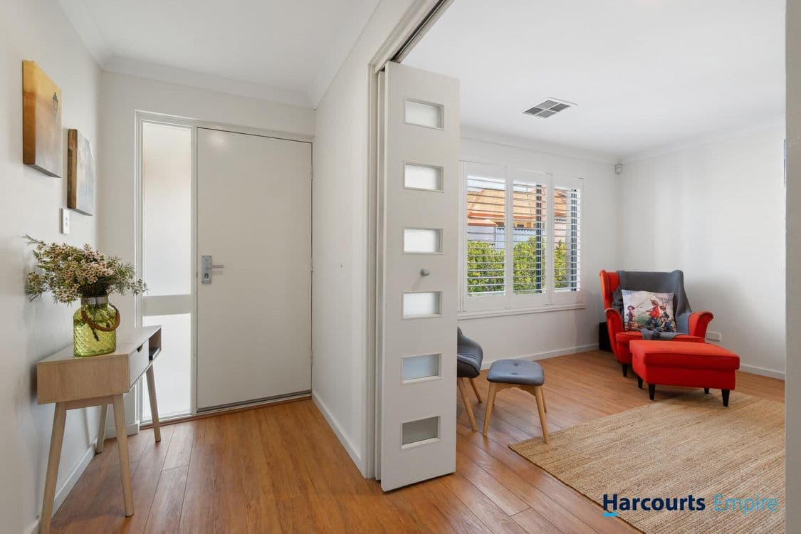 18A Nola Avenue, SCARBOROUGH, WA 6019, Scarborough - Thumbnail 2