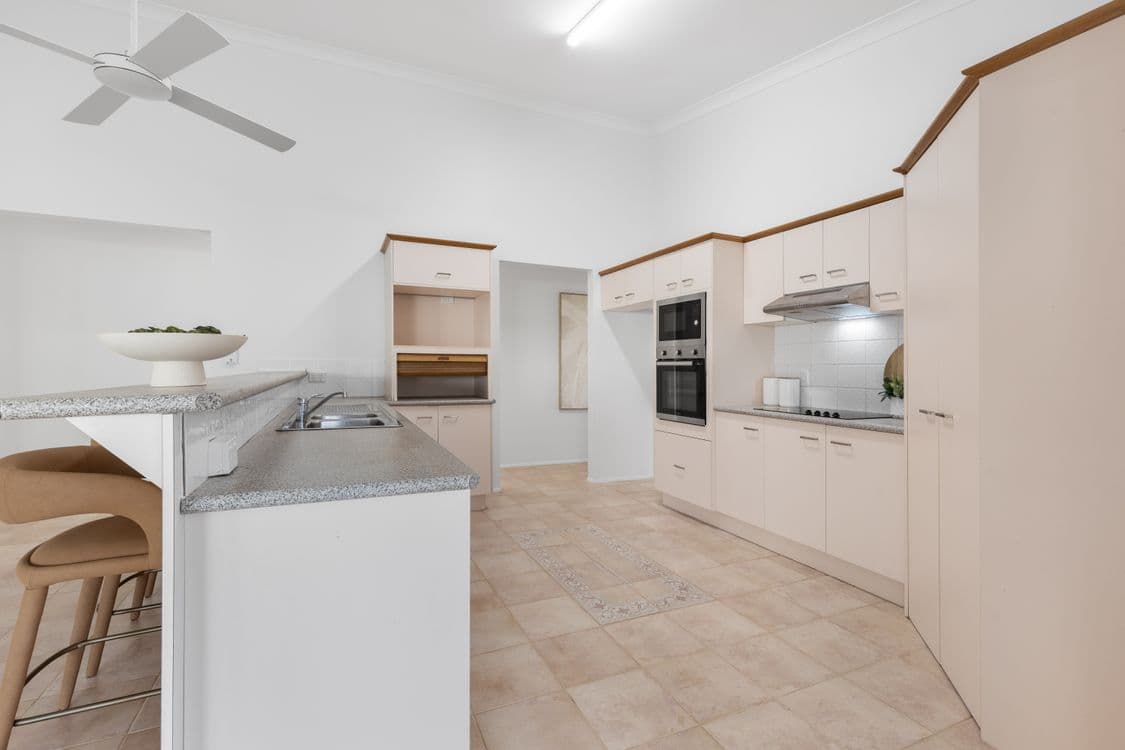8 Brookland Close, BRIDGEMAN DOWNS, QLD 4035, Bridgeman Downs - Thumbnail 4