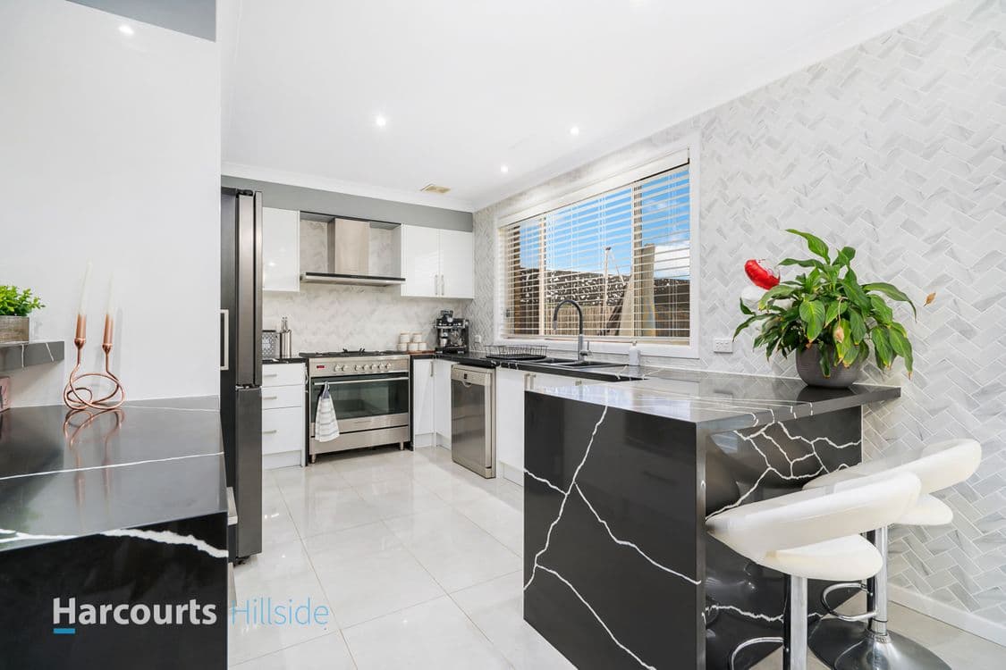 10 Weeroona Place, ROUSE HILL, NSW 2155, Rouse Hill - Thumbnail 2