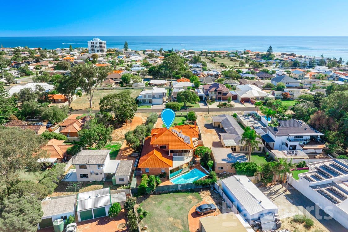 19 Peter Street, HALLS HEAD, WA 6210, Halls Head - Thumbnail 2