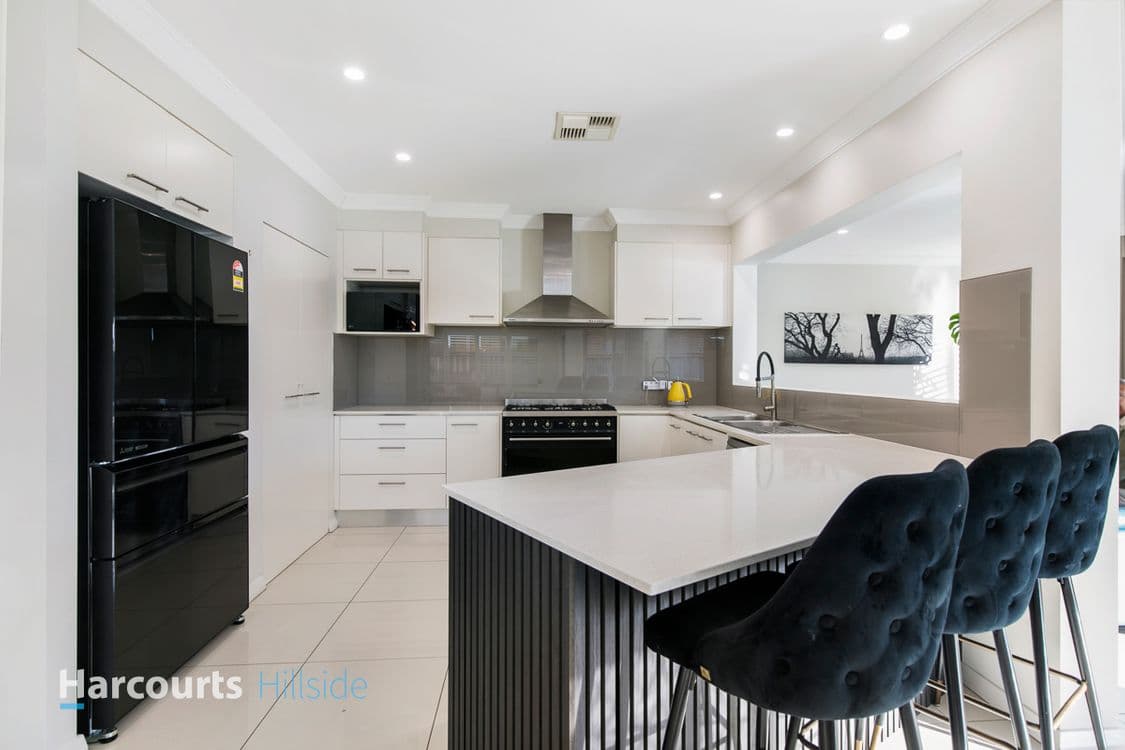 17 Eaglewood Gardens, BEAUMONT HILLS, NSW 2155, Beaumont Hills - Thumbnail 2