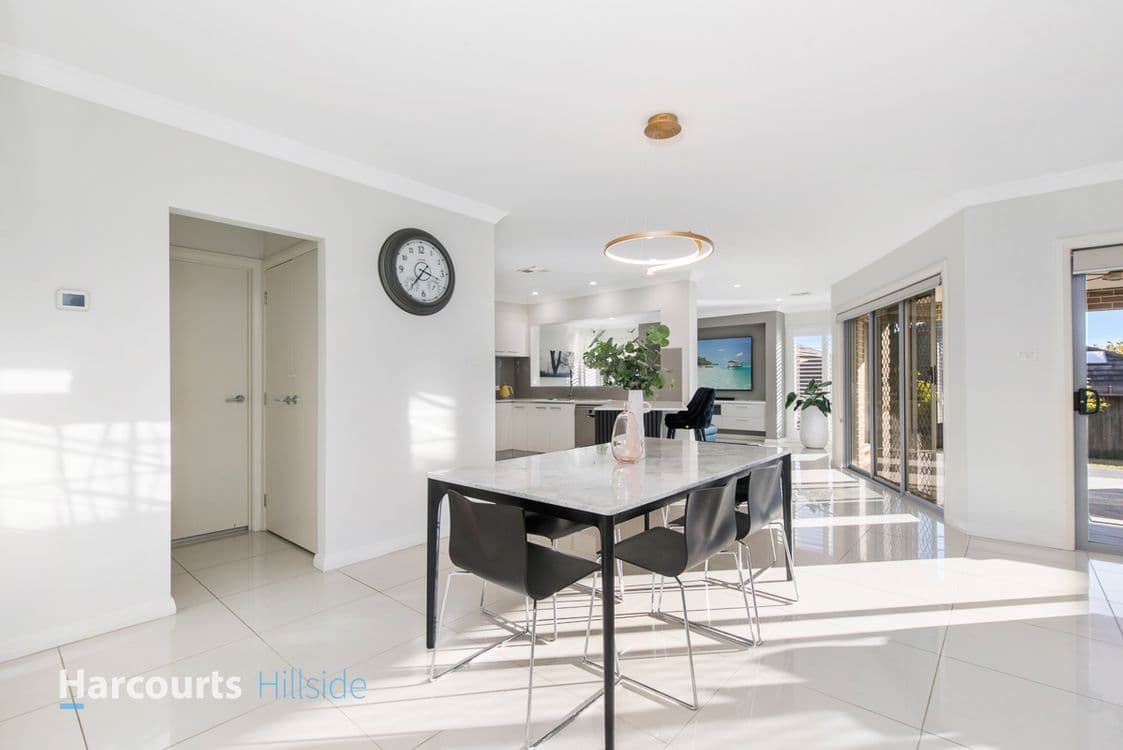 17 Eaglewood Gardens, BEAUMONT HILLS, NSW 2155, Beaumont Hills - Thumbnail 4