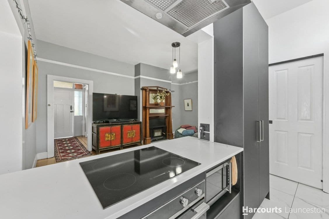 8 Moore Street, INVERMAY, TAS 7248, Invermay - Thumbnail 2