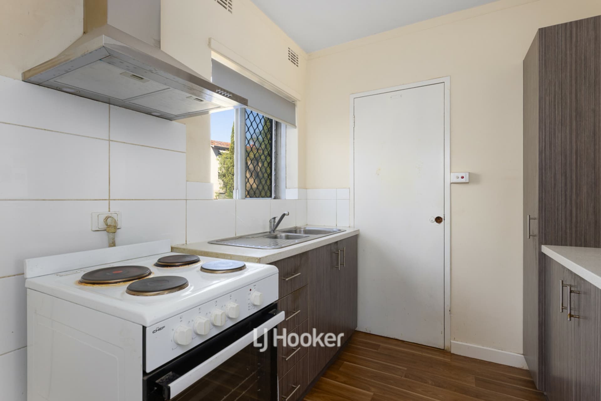 13/40 Reynolds Way, Withers, Withers - Thumbnail 2