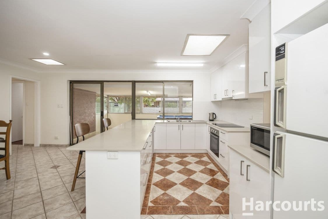 3 Boronia Close, CAMILLO, WA 6111, Camillo - Thumbnail 3