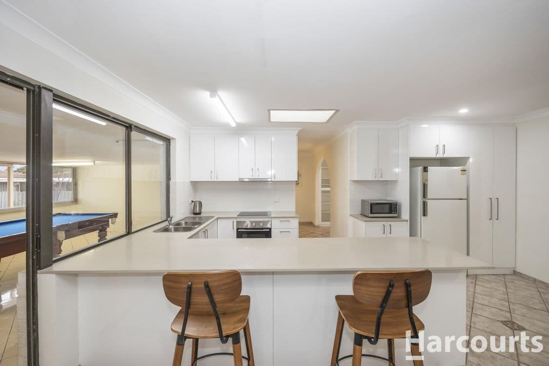 3 Boronia Close, CAMILLO, WA 6111, Camillo - Thumbnail 4