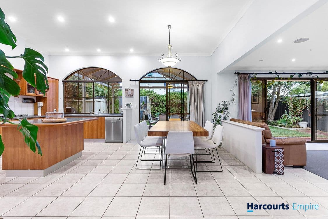 15 Oakwood Avenue, WOODLANDS, WA 6018, Woodlands - Thumbnail 2