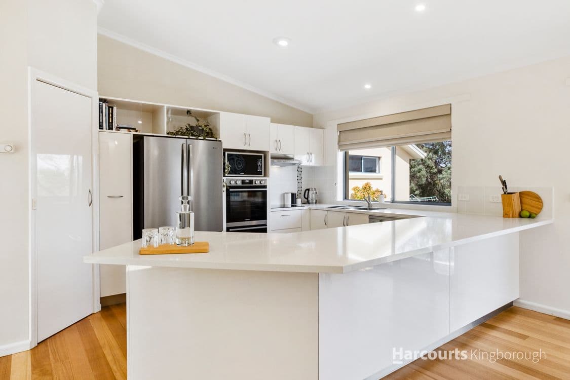 38 Lady Penryhn Drive, BLACKMANS BAY, TAS 7052, Blackmans Bay - Thumbnail 3
