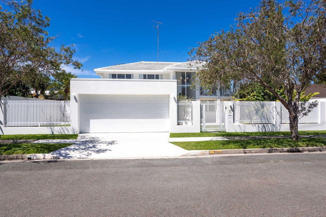 11 Bradley Avenue, Miami, QLD 4220, Miami - Thumbnail 2