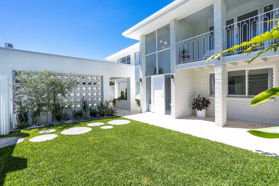 11 Bradley Avenue, Miami, QLD 4220, Miami - Thumbnail 5