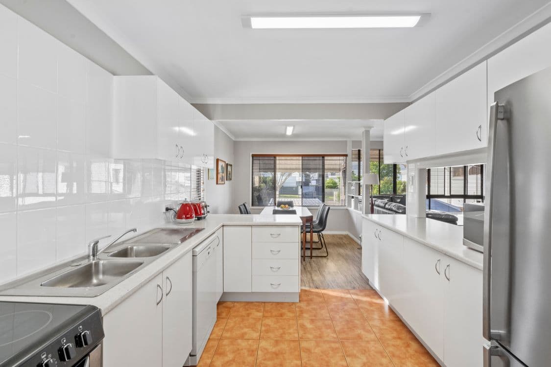 21 Beachcrest Road, WELLINGTON POINT, QLD 4160, Wellington Point - Thumbnail 7