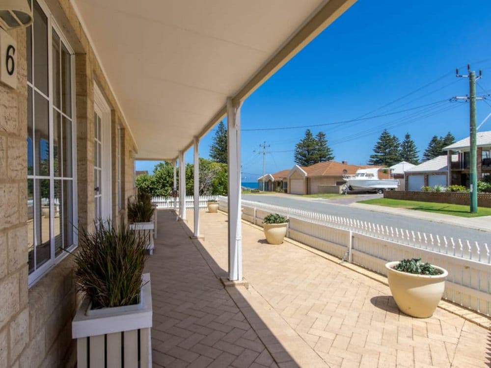 6 Ernest Street, SAFETY BAY, WA 6169, Safety Bay - Thumbnail 3