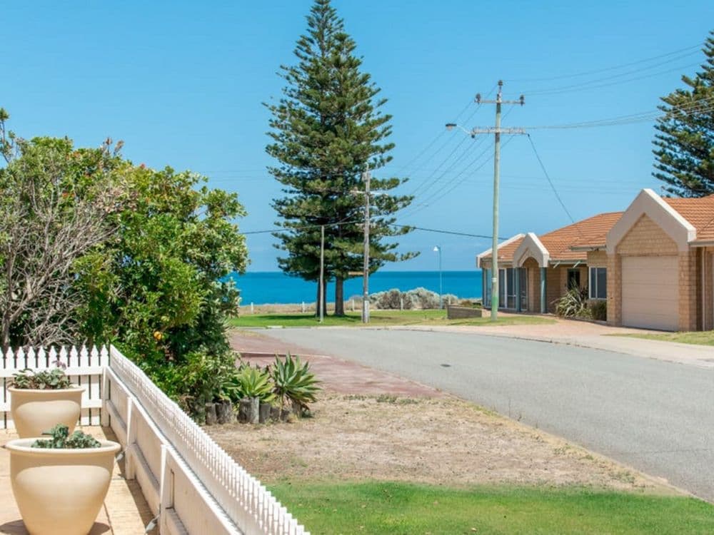 6 Ernest Street, SAFETY BAY, WA 6169, Safety Bay - Thumbnail 5