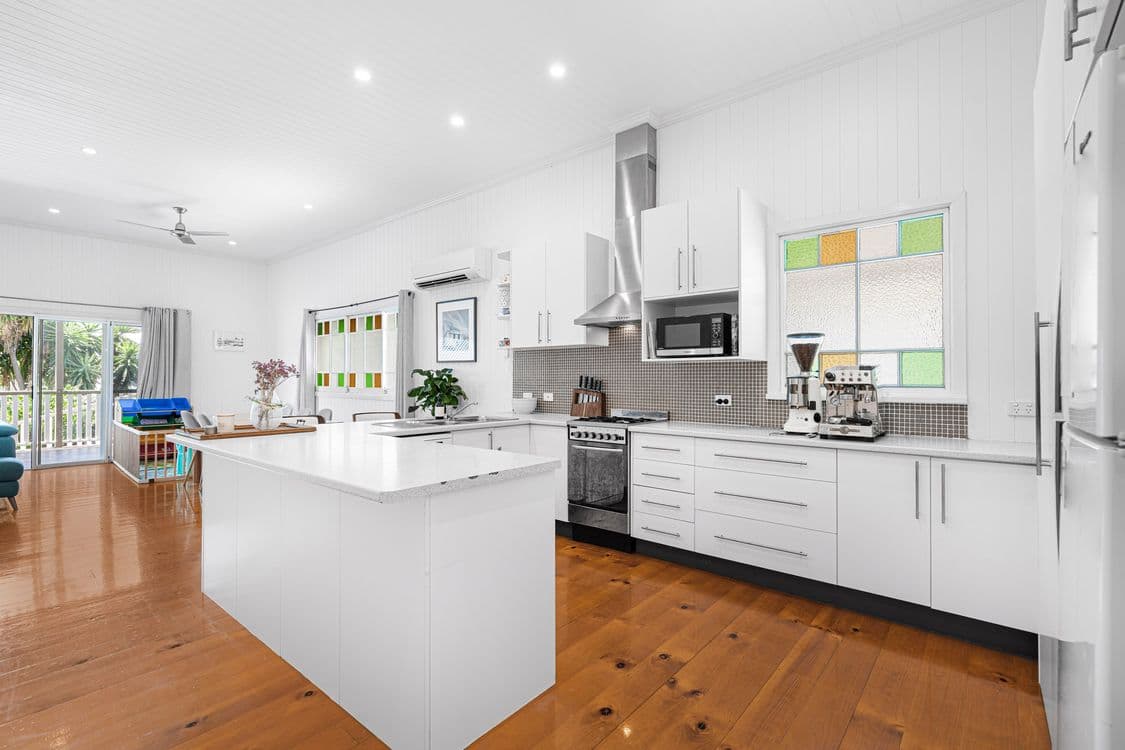 23 Moreton Avenue, WYNNUM, QLD 4178, Wynnum - Thumbnail 2