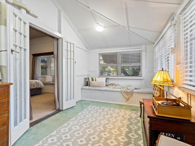 9 Holland Road, HOLLAND PARK, QLD 4121, Holland Park - Thumbnail 6