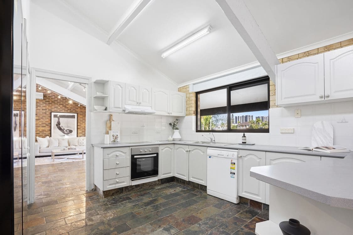 3 Yunga Court, BROADBEACH WATERS, QLD 4218, Broadbeach Waters - Thumbnail 6