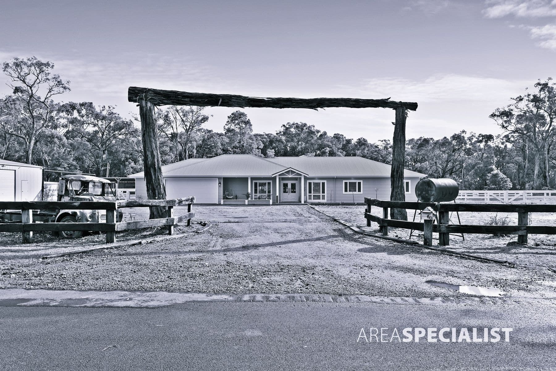 60 Nyora, Loch - Image 1