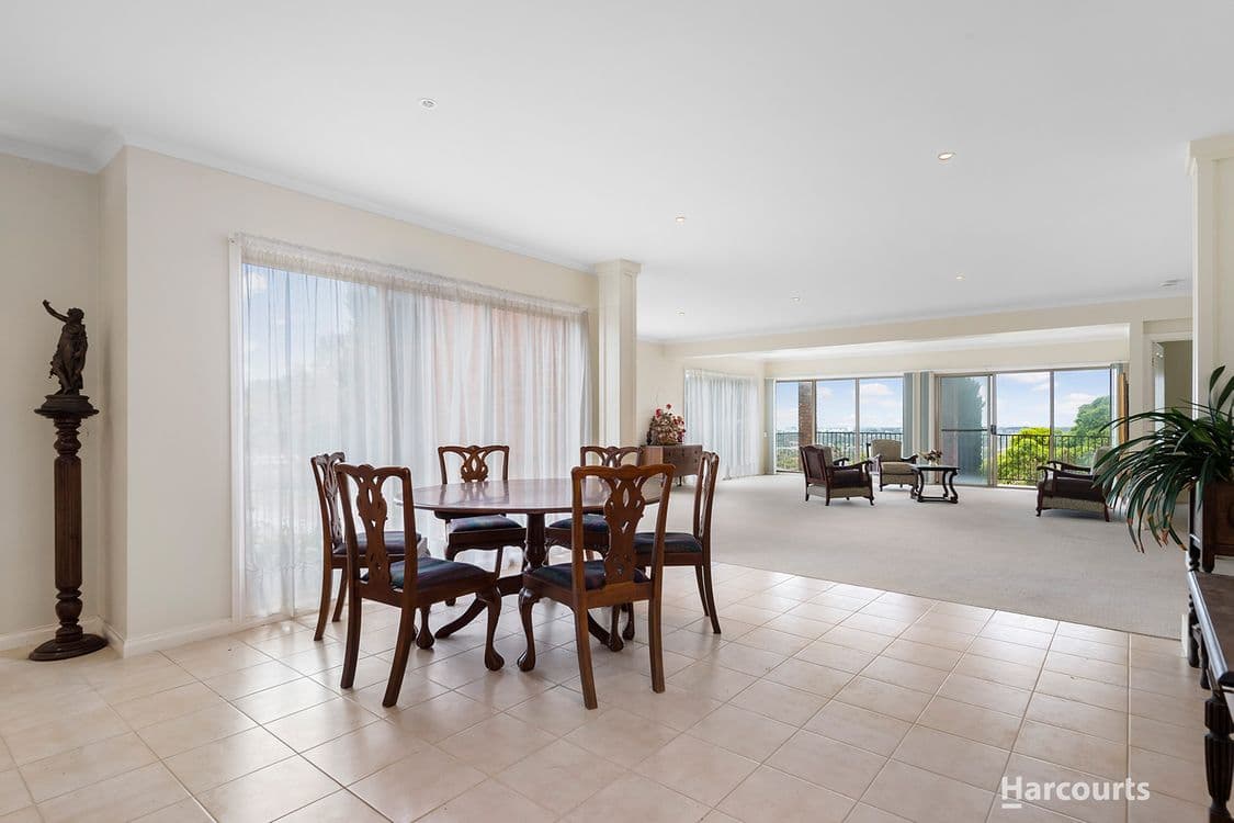 18 Moody Place, ENDEAVOUR HILLS, VIC 3802, Endeavour Hills - Thumbnail 2