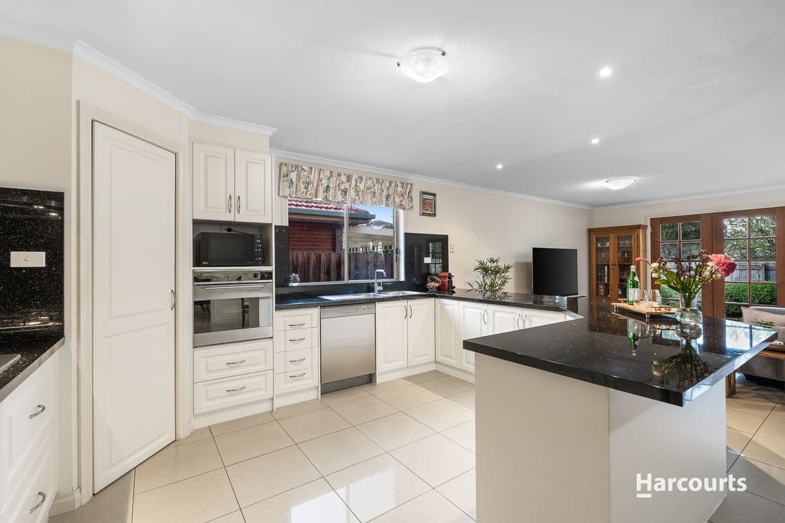 15 Bowen Crescent, BURWOOD EAST, VIC 3151, Burwood East - Thumbnail 5