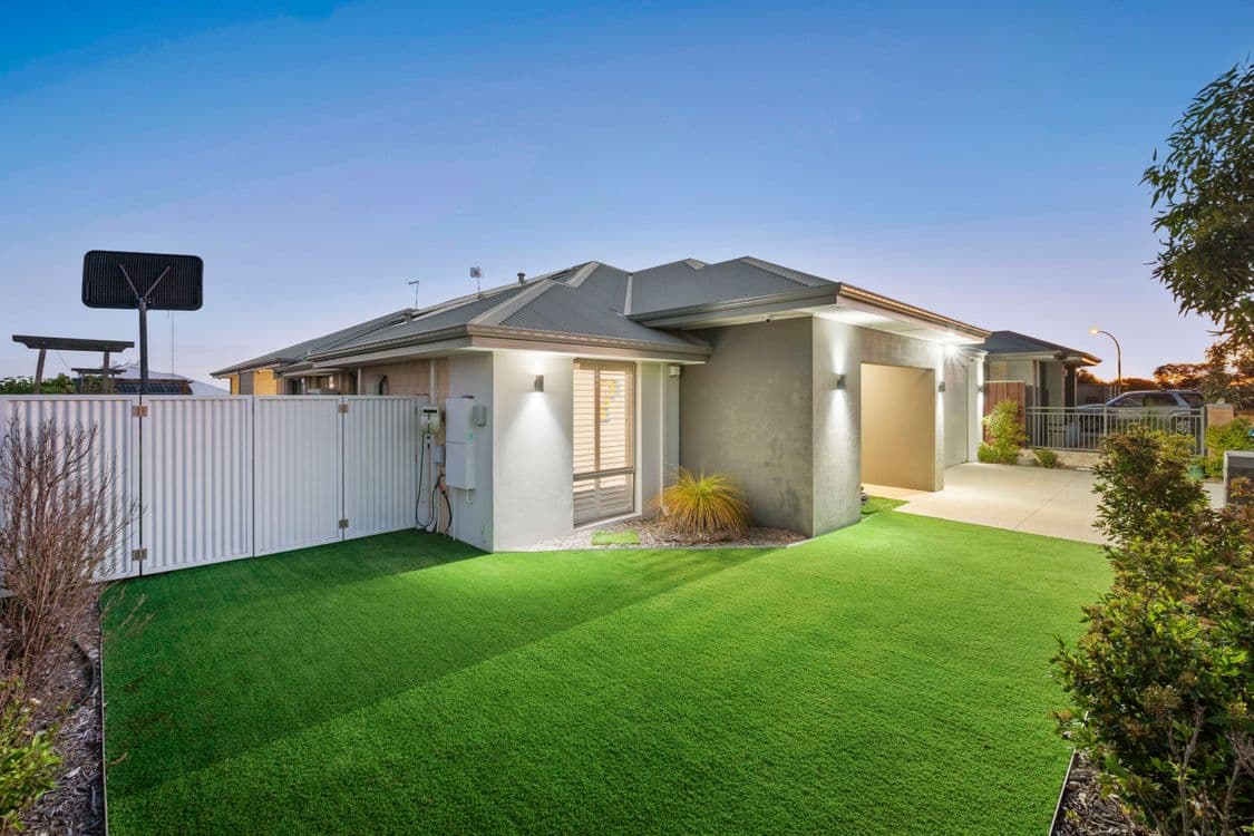 105 Pineroo Terrace, ELLENBROOK, WA 6069, Ellenbrook - Thumbnail 3