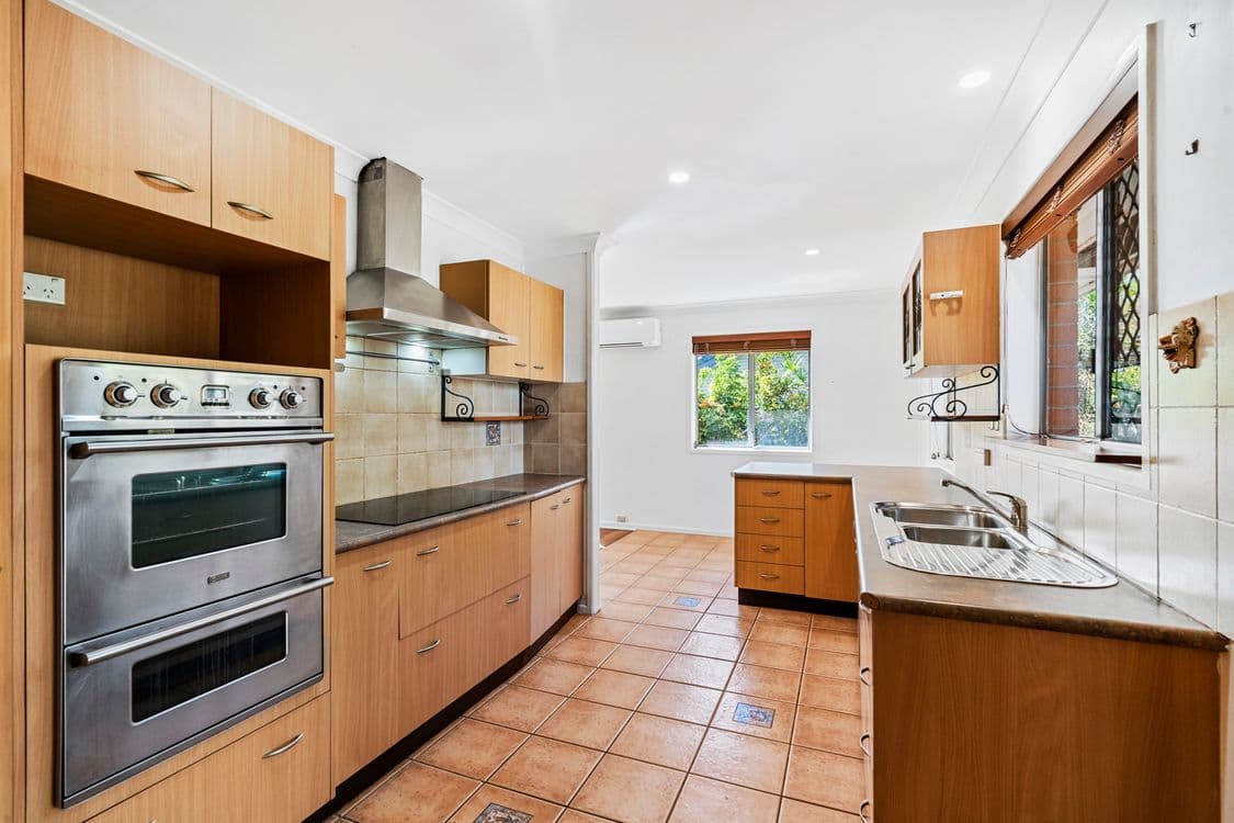 1 Gilwell Street, CARINA, QLD 4152, Carina - Thumbnail 5