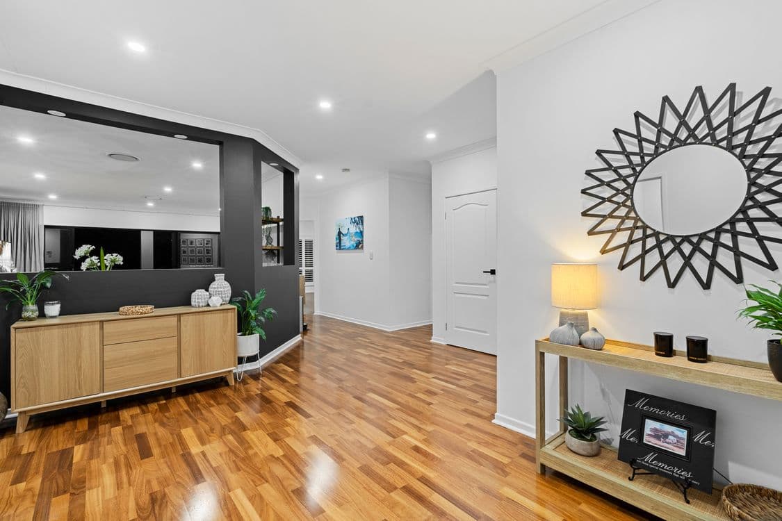 104 Rowland Avenue, WAKERLEY, QLD 4154, Wakerley - Thumbnail 2