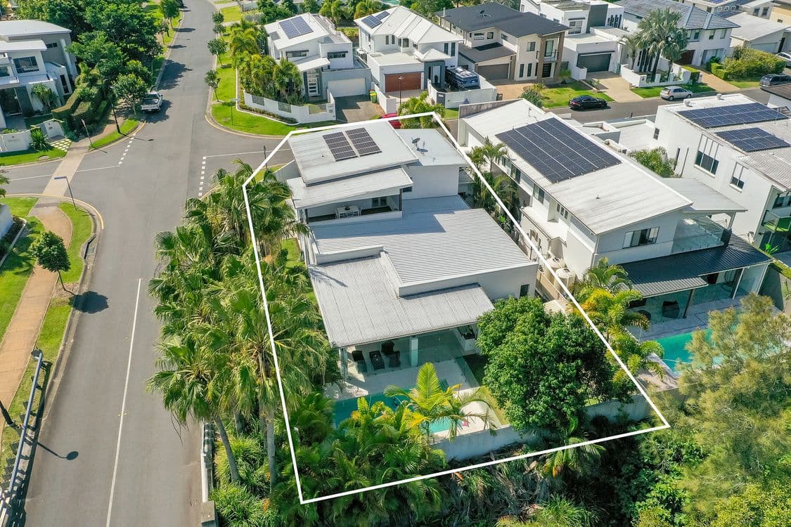 1 Fleetwood Court, HELENSVALE, QLD 4212, Helensvale - Thumbnail 2