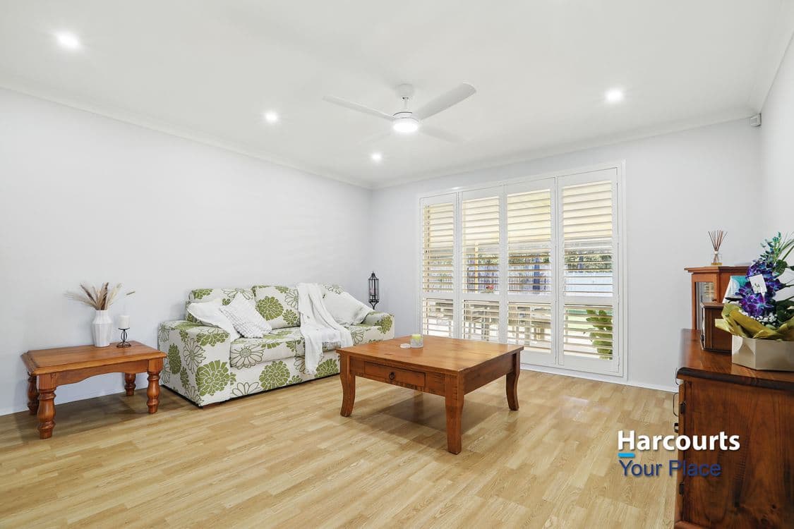 55 Samantha Crescent, GLENDENNING, NSW 2761, Glendenning - Thumbnail 2