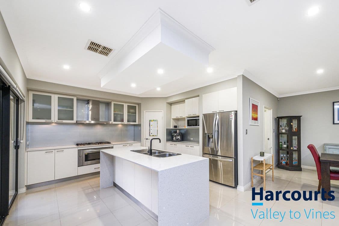 71 Amethyst Parkway, AVELEY, WA 6069, Aveley - Thumbnail 3