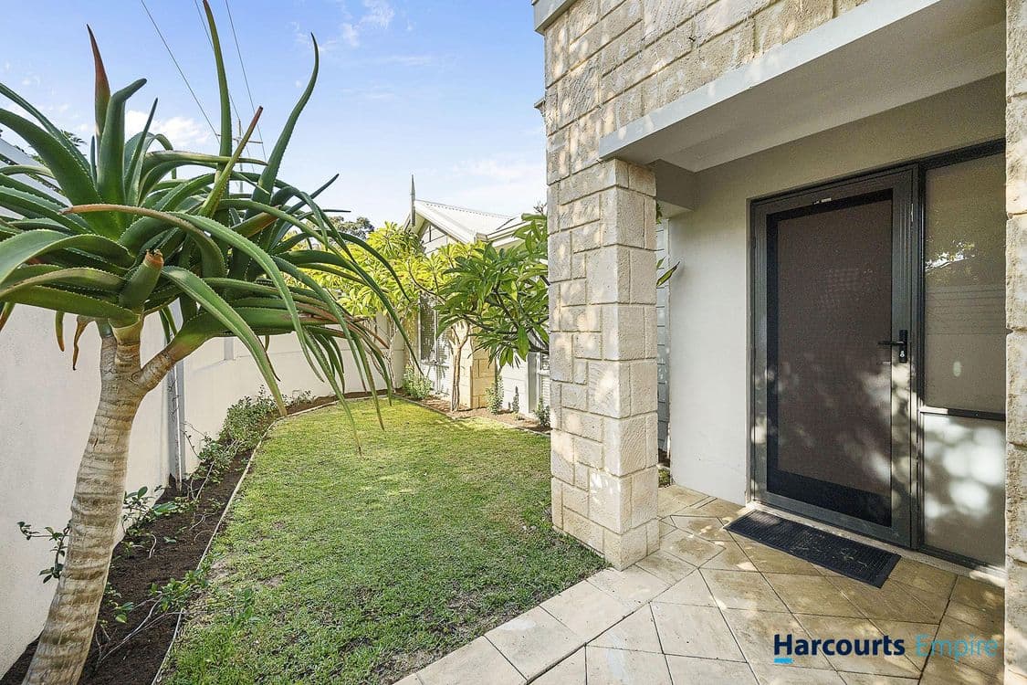 45A Ewen Street, SCARBOROUGH, WA 6019, Scarborough - Thumbnail 2