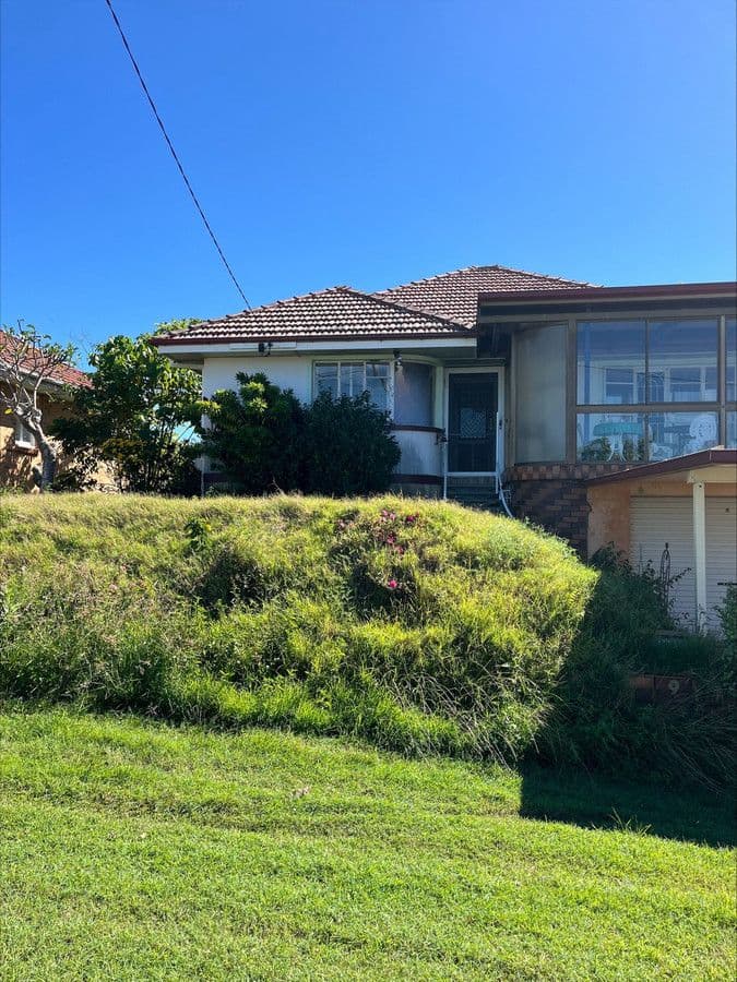 9 Warma Street, Stafford Heights, QLD 4053, Stafford Heights - Thumbnail 2
