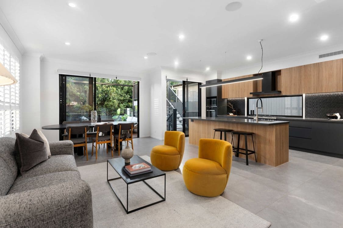 31 Longfellow Street, NORMAN PARK, QLD 4170, Norman Park - Thumbnail 2