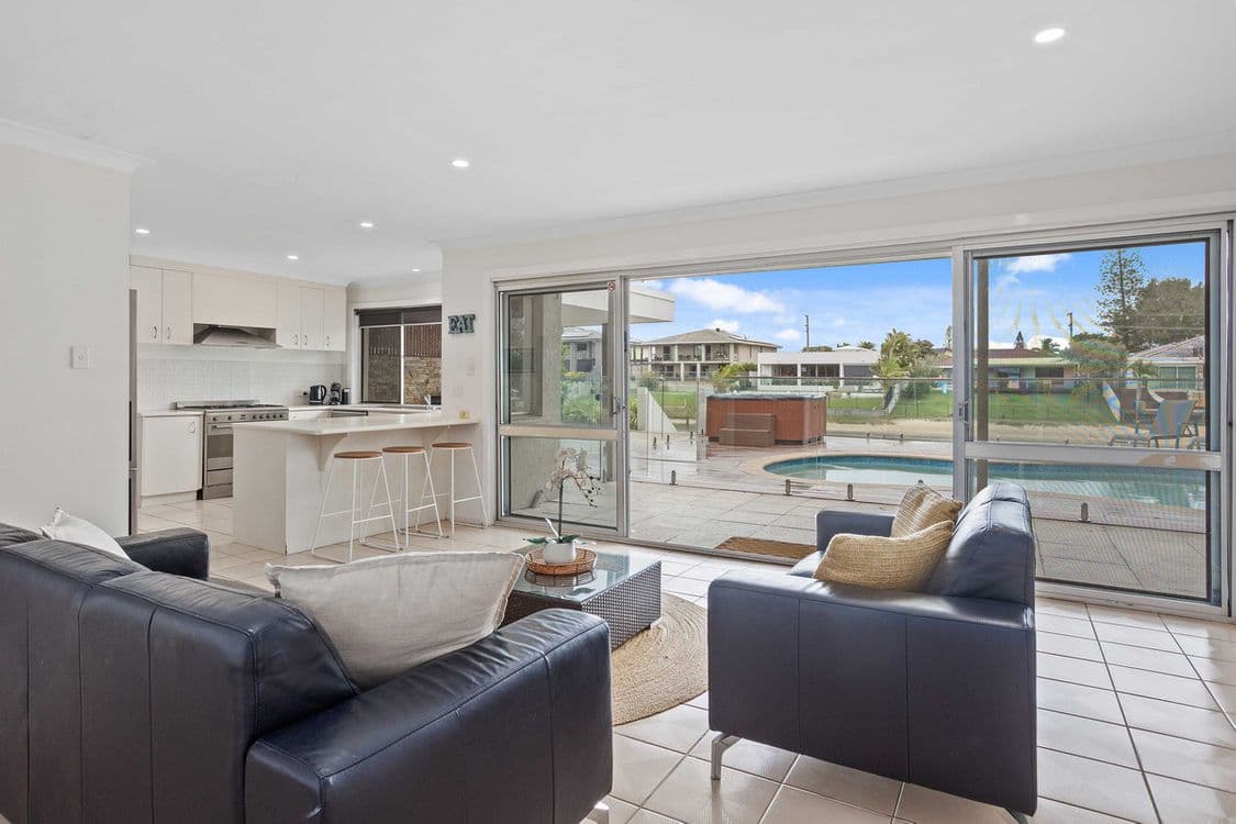 17 Maureen Court, Broadbeach Waters, QLD 4218, Broadbeach Waters - Thumbnail 6