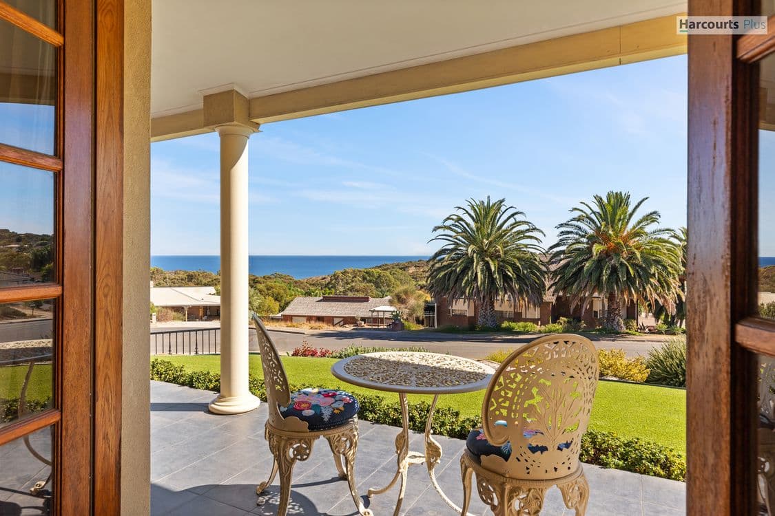 1 Omeo Close, HALLETT COVE, SA 5158, Hallett Cove - Thumbnail 2