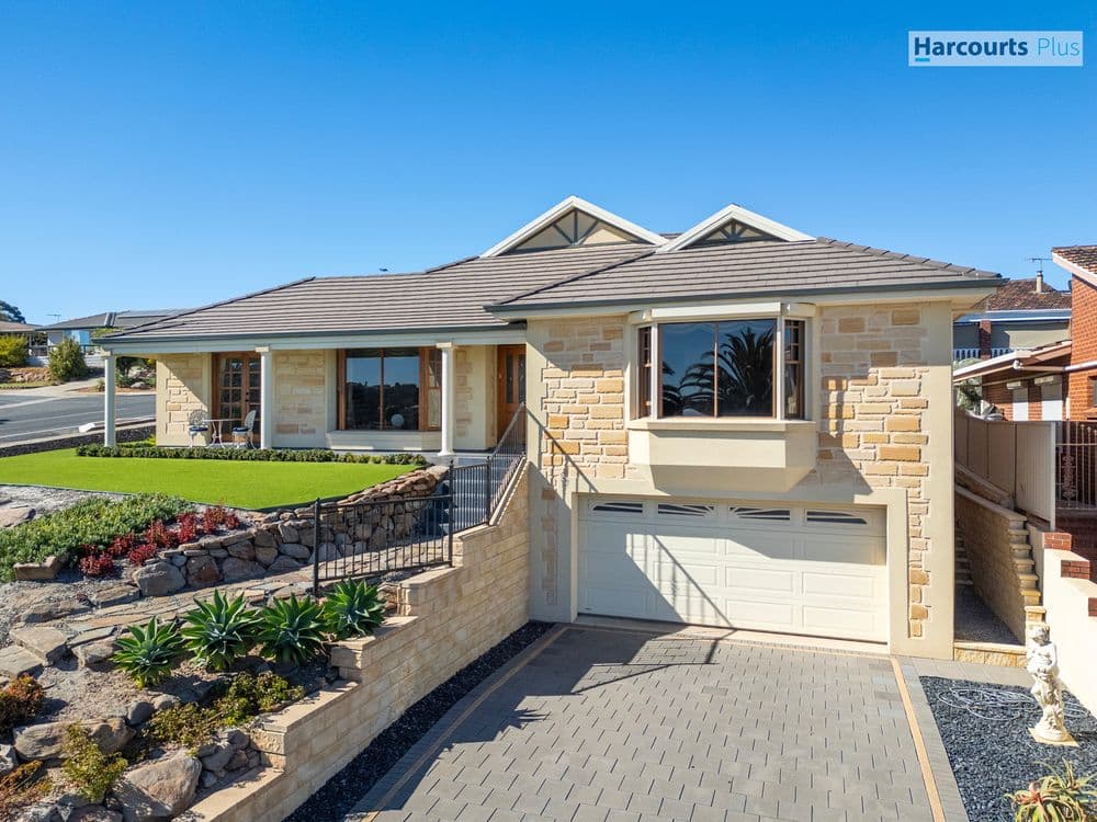 1 Omeo Close, HALLETT COVE, SA 5158, Hallett Cove - Thumbnail 3