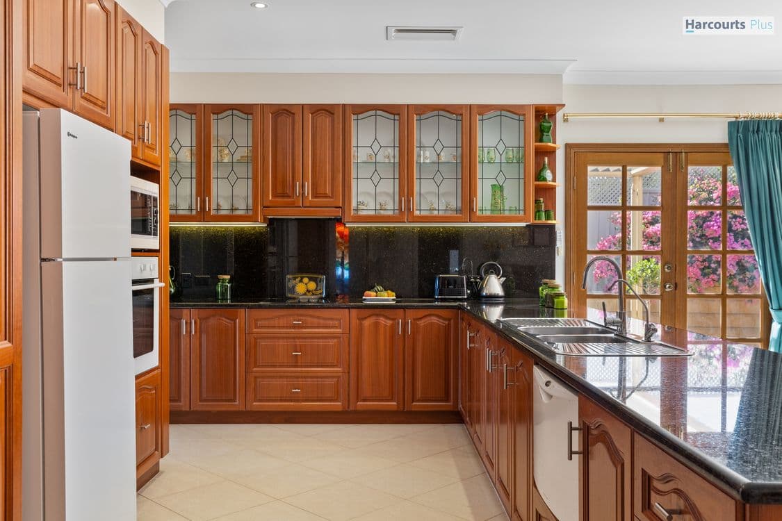 1 Omeo Close, HALLETT COVE, SA 5158, Hallett Cove - Thumbnail 8