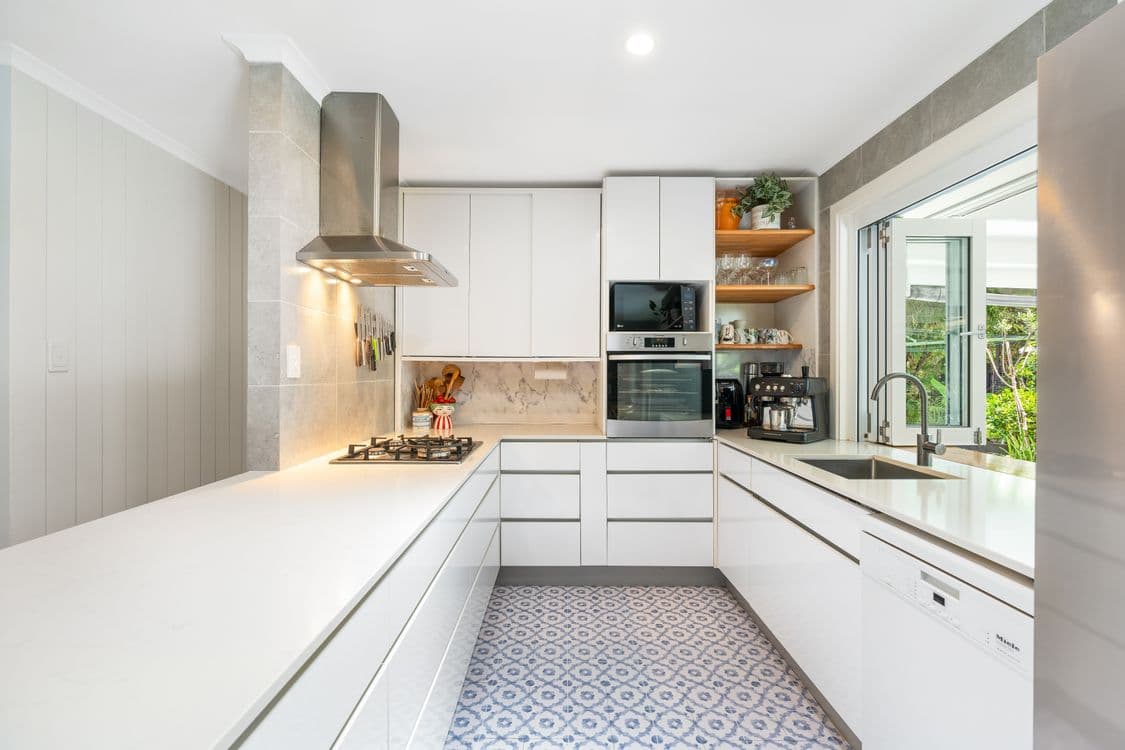 27 Victory Crescent, SUNRISE BEACH, QLD 4567, Sunrise Beach - Thumbnail 2
