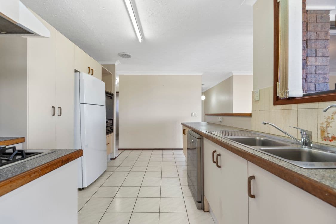 49 Wardoo Street, SOUTHPORT, QLD 4215, Southport - Thumbnail 4
