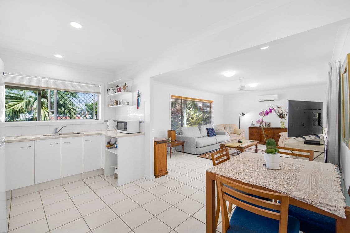 10 Sarasota Key, BROADBEACH WATERS, QLD 4218, Broadbeach Waters - Thumbnail 6