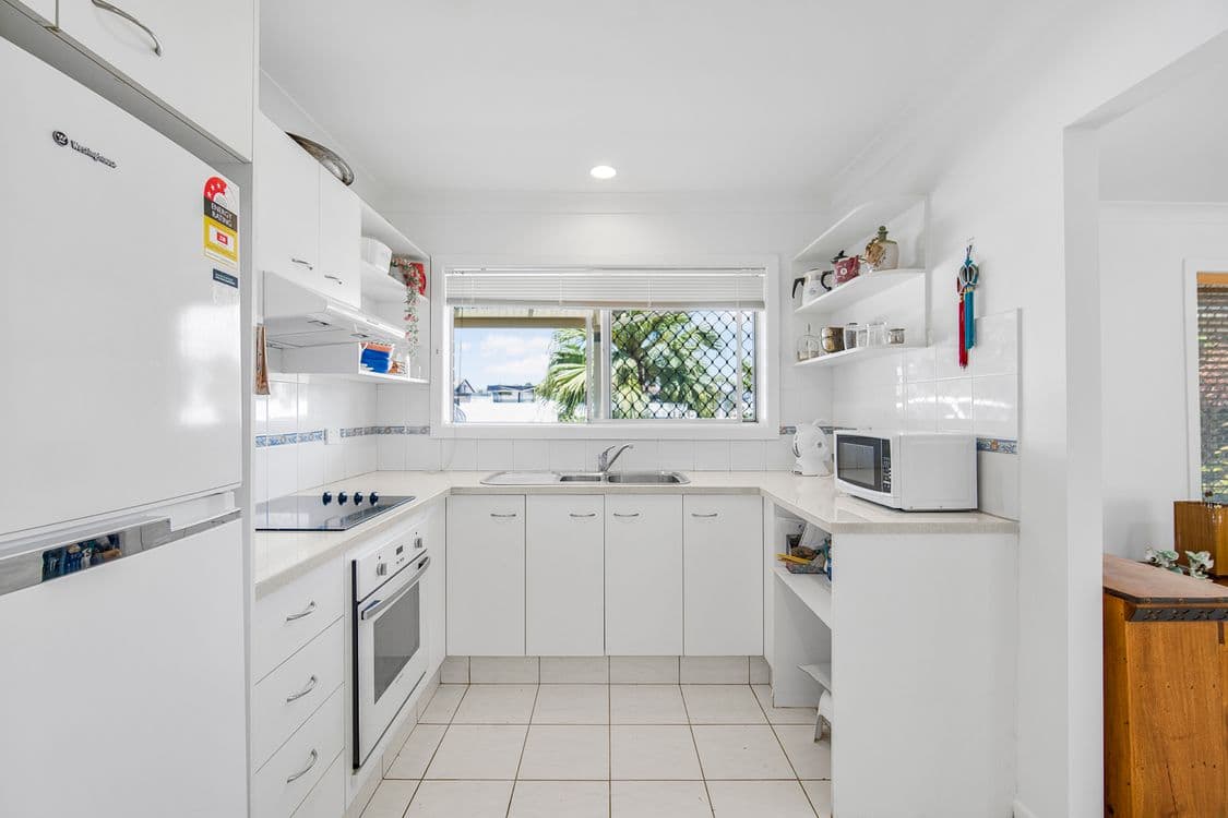 10 Sarasota Key, BROADBEACH WATERS, QLD 4218, Broadbeach Waters - Thumbnail 7