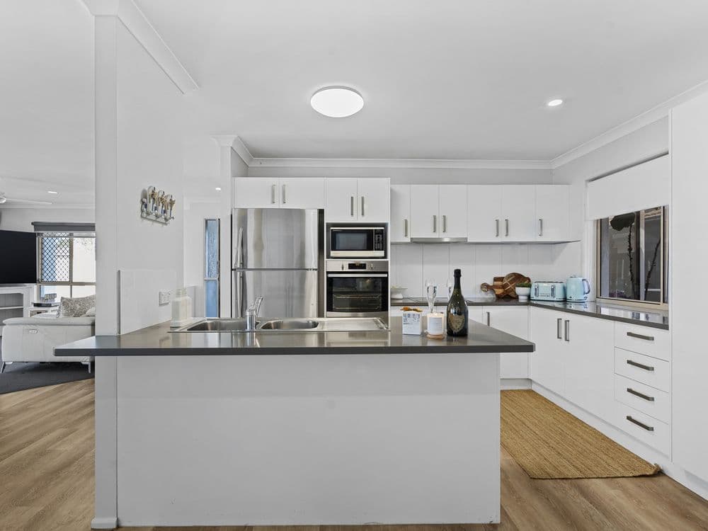 9 Rainbird Close, Burleigh Waters, QLD 4220, Burleigh Waters - Thumbnail 4